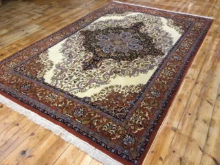 wunderschoner-sarough-teppich-beige-300×200-cm-100-handgeknupft-1-3